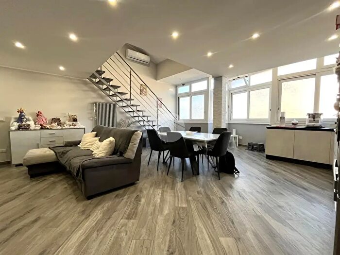 Appartamento trilocale in vendita in Passaggio Lipari, Palermo