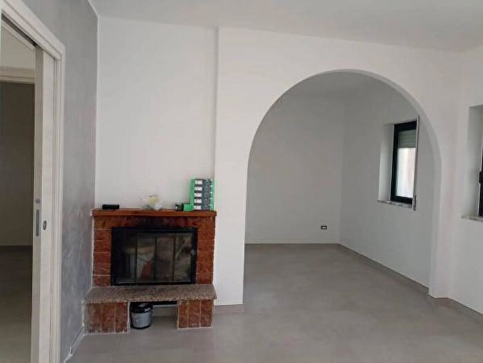 Appartamento trilocale in vendita in Via Acquarone, Roseto Capo Spulico