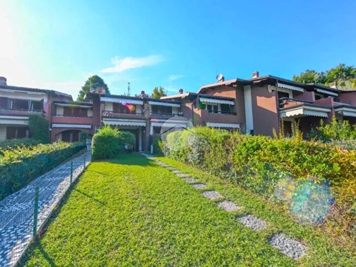 Casa trilocale in vendita in Via Giuseppe Ungaretti, Manerba Del Garda
