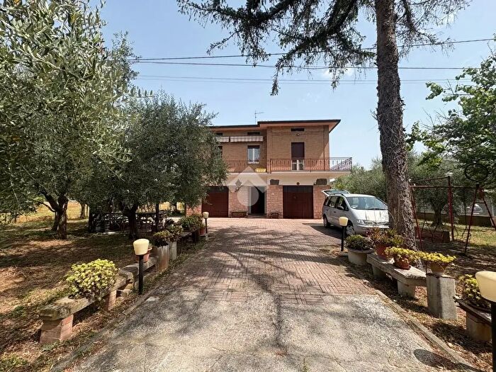 Casa con 5 locali in vendita in Via del Popolo, Bastia Umbra
