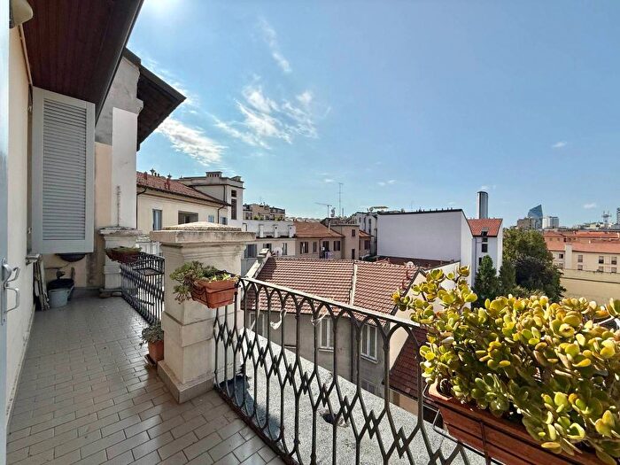 Appartamento trilocale in affitto in Viale Lunigiana, Centrale, Milano