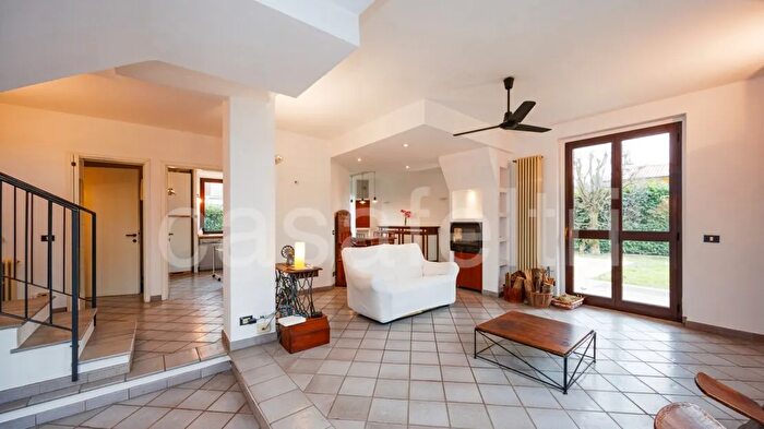 Casa quadrilocale in vendita in Mozzo Via Don Carlo Nava Bergamo Bergamo Limitrofi Bergamo Provincia Bergamo Mozzo, Mozzo