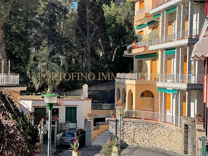 Appartamento trilocale in affitto in Via Privata del Parco Casana, Castello Don Minzoni, Rapallo