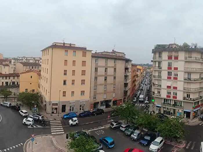 Appartamento con 6 locali in vendita in Piazza San Iacopino, Firenze