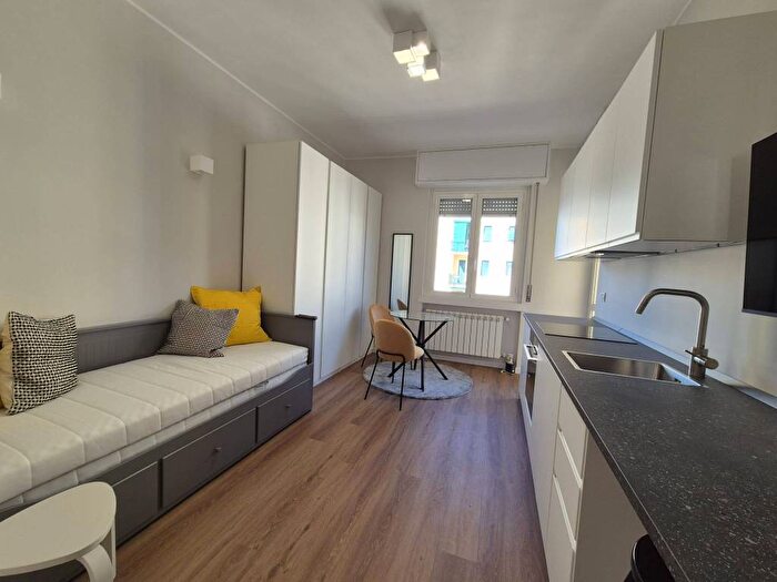 Appartamento in affitto in Via dei Fiordalisi, Lorenteggio, Milano