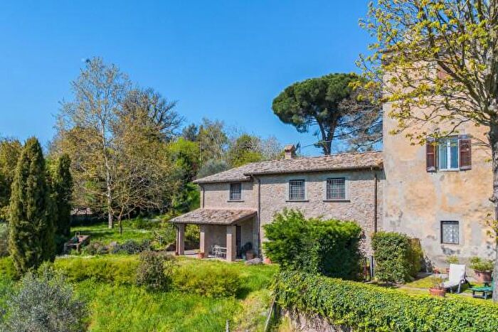 Casa con 6 locali in vendita in Via Corniolo, Porano