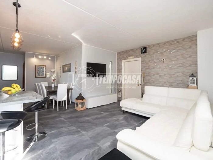 Appartamento trilocale in vendita in Via Costa, Melzo