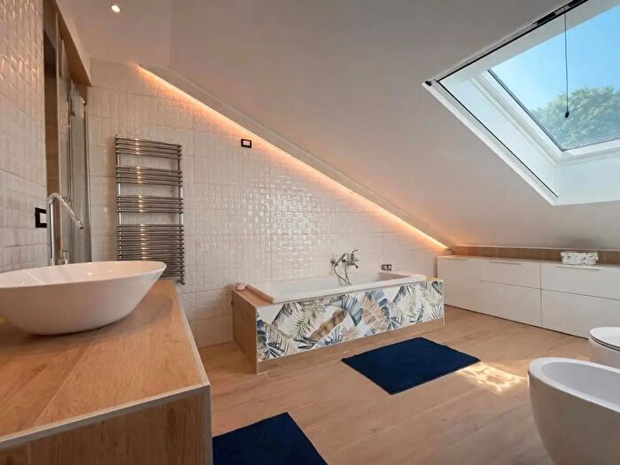 Appartamento con 5 locali in vendita in Via Verbano, Abbiategrasso