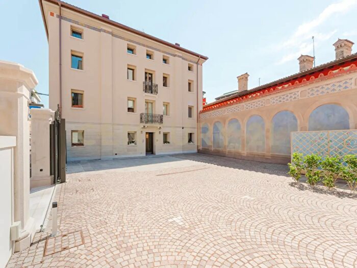 Appartamento quadrilocale in vendita in Via Giuseppe Mazzini, Pordenone