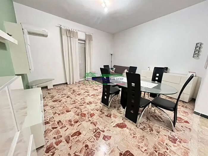 Appartamento quadrilocale in affitto in Via XXIV Maggio, Comiso