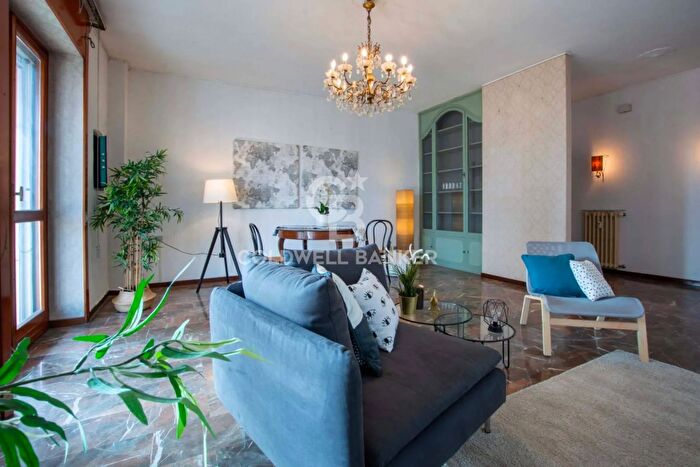 Appartamento quadrilocale in vendita in Via Gallarate, Milano