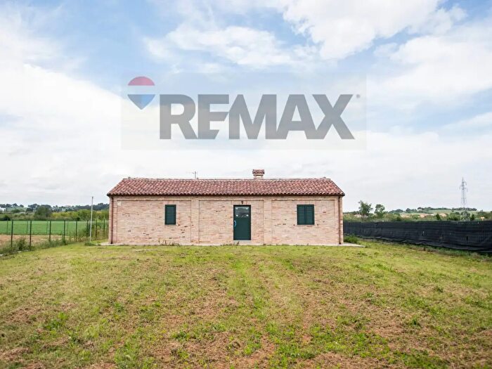 Casa quadrilocale in vendita in Via San Bernardo, Chiaravalle