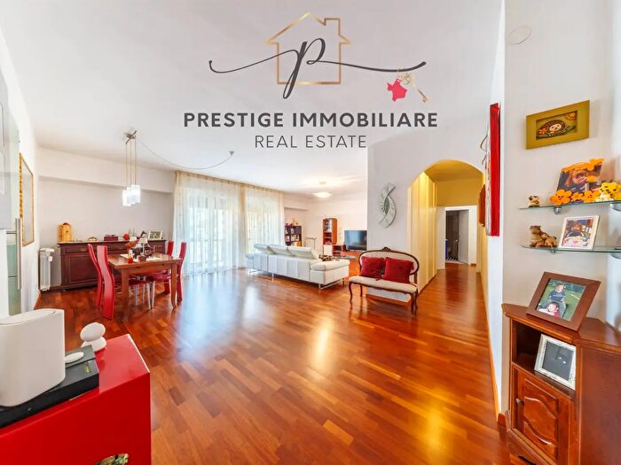 Appartamento con 5 locali in vendita in Livorno
