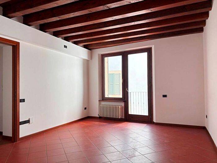 Appartamento quadrilocale in affitto in Vicolo Morette, Valverde, Verona