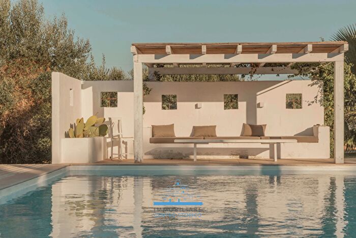 Casa con 13 locali in vendita in Contrada Salinola, Ostuni