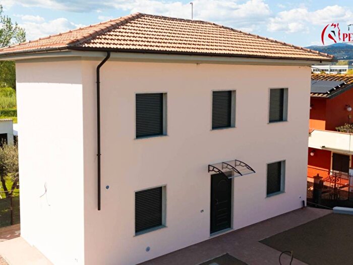 Casa trilocale in affitto in Via Calderaio, Margine Coperta Traversagna, Massa e Cozzile