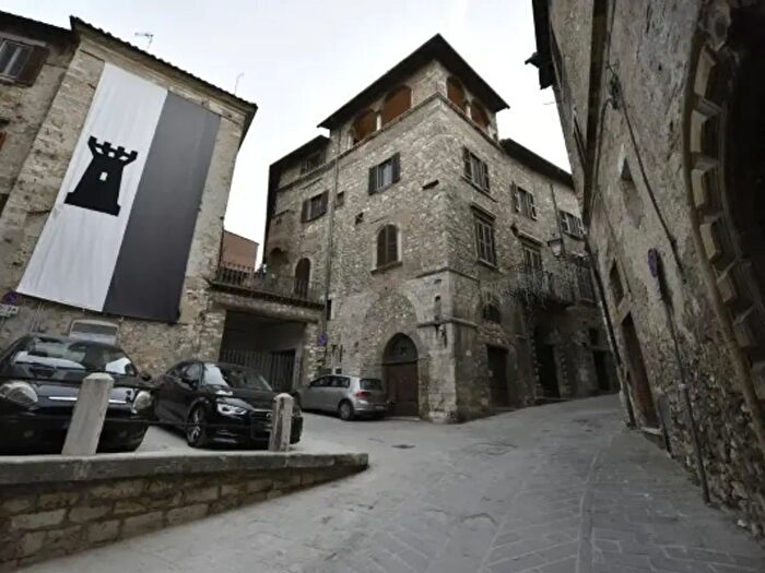 Casa con 6 locali in vendita in Via Settemb, Narni