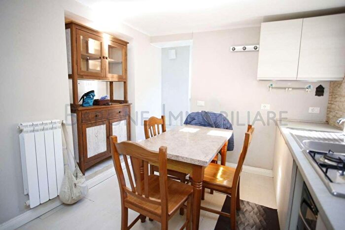 Appartamento quadrilocale in vendita in Via Obertenghi, Massa