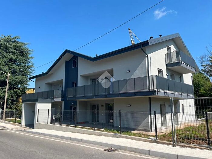 Appartamento trilocale in vendita in Via Montello, Villasanta