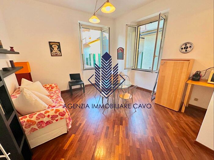 Appartamento trilocale in affitto in Via Aprile, Centro Città, Genova