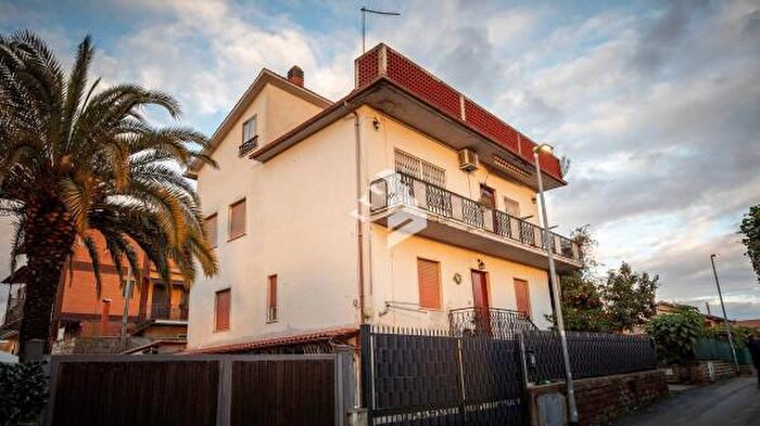 Appartamento quadrilocale in vendita in Via Dionigi Tortora, Roma