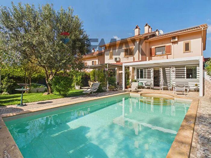 Casa con 8 locali in vendita in Via Giovani Battisti Pergolesi, Nepi