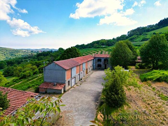Casa con 6 locali in vendita in Serole