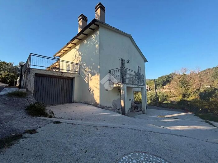 Appartamento quadrilocale in affitto in Via Campagna, Acquasparta