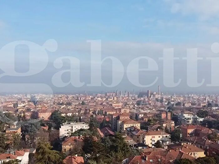 Appartamento con 9 locali in vendita in Via Vallescura, Bologna