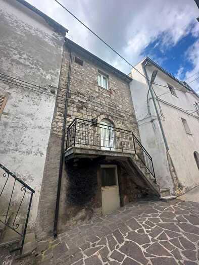 Casa con 6 locali in vendita in Via Fratelli Speventa, Tornareccio