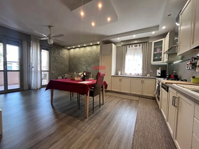 Appartamento trilocale in affitto in Via Altichiero, Padova