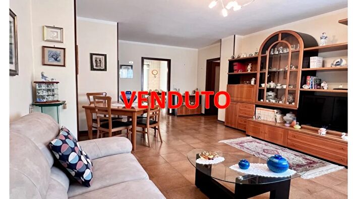 Appartamento con 5 locali in vendita in Via Montorio, Verona