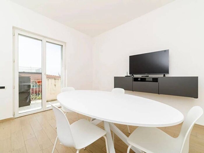 Appartamento trilocale in affitto in Via Enrico Pessina, Museo, Napoli