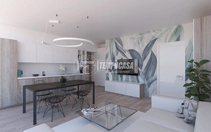 Appartamento trilocale in vendita in Via Papa Pio XI, Como