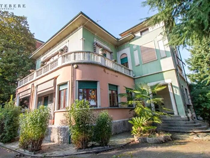 Casa con 6 locali in vendita in Corso Leonardo da Vinci, Gallarate