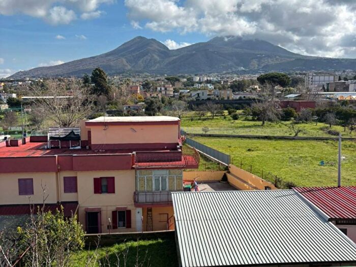 Appartamento trilocale in affitto in Via Alveo Farina, San Giorgio a Cremano