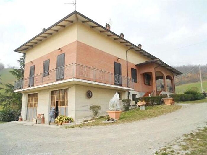 Casa con 6 locali in vendita in Marano Sul Panaro