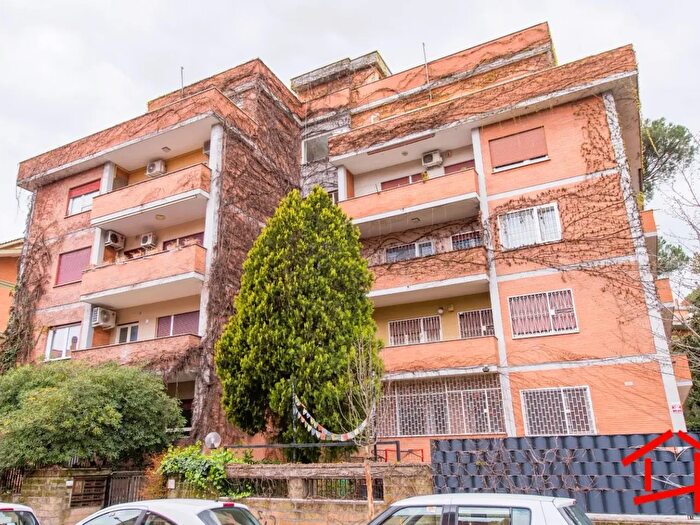 Appartamento con 6 locali in vendita in Via Adolfo Gandiglio, Roma