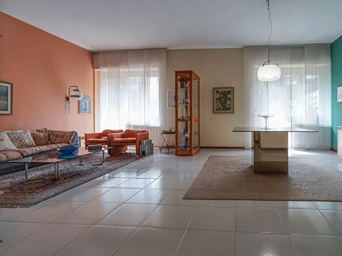 Appartamento quadrilocale in vendita in Via Rosmini, Bergamo