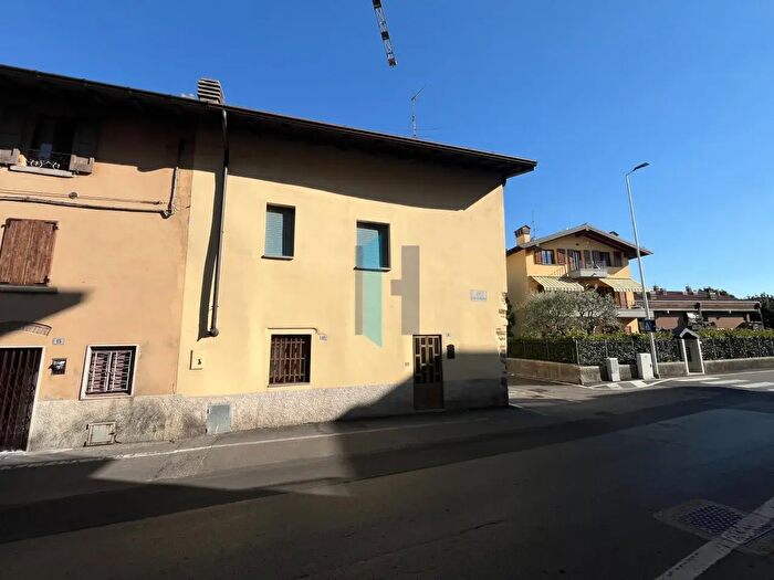 Appartamento quadrilocale in vendita in Via Santo Jesus, Curno