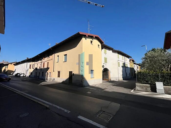 Case in Vendita e in Affitto - 2