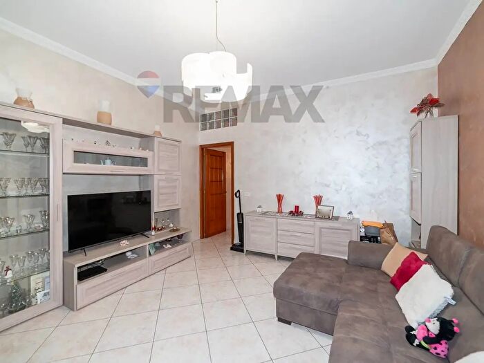 Appartamento con 5 locali in vendita in Via dei Platani, Catania