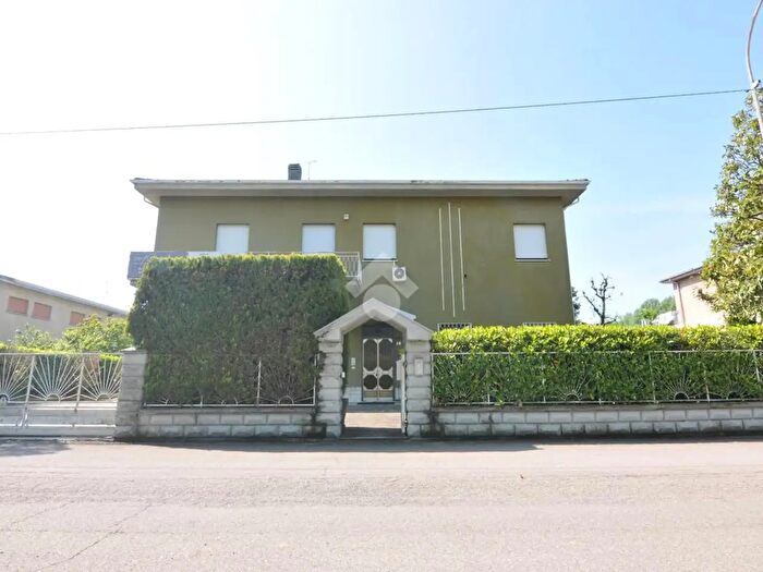 Casa con 8 locali in vendita in Via Niccolò Copernico, San Giovanni In Persiceto