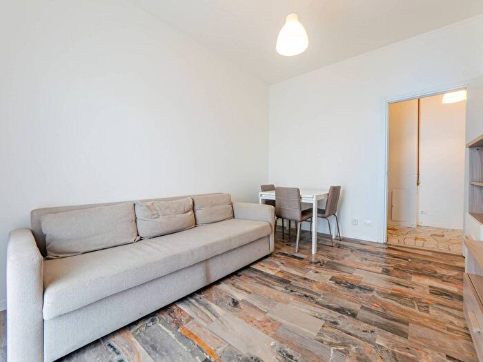 Appartamento bilocale in affitto in Via delle Primule, Lorenteggio, Milano