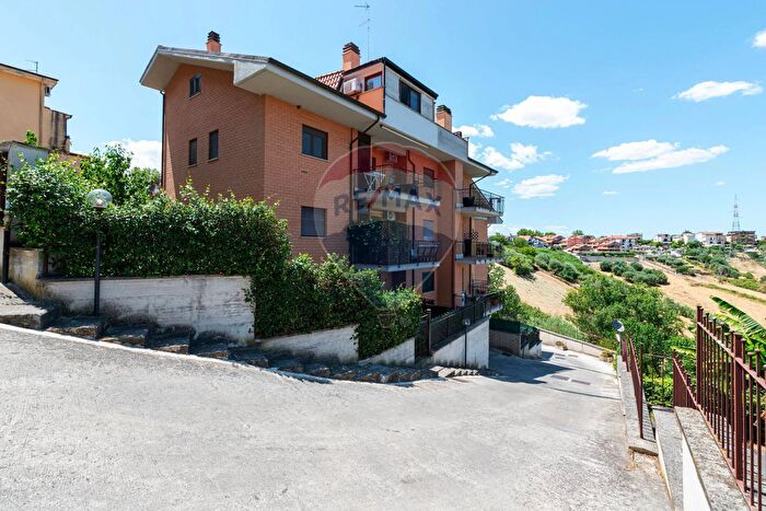 Appartamento quadrilocale in vendita in Via Volturno, Monterotondo