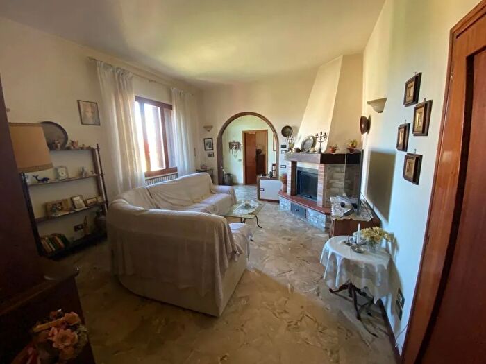 Casa con 6 locali in vendita in Via Eugenio Orsi Palaia, Palaia