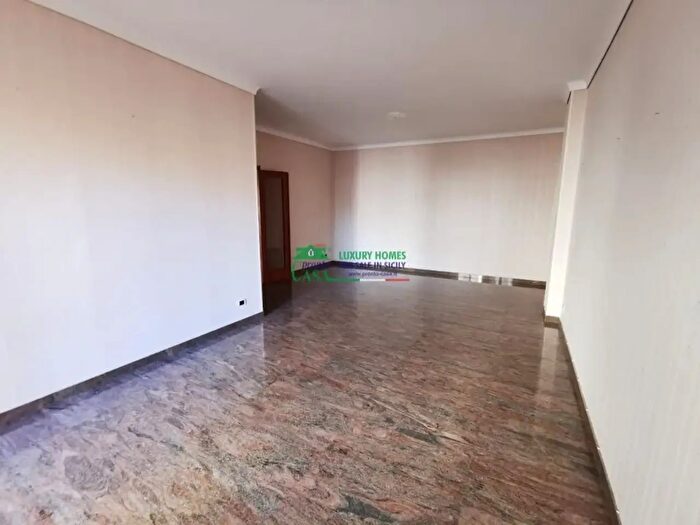 Appartamento con 6 locali in affitto in Via dei Peloritani, Ragusa