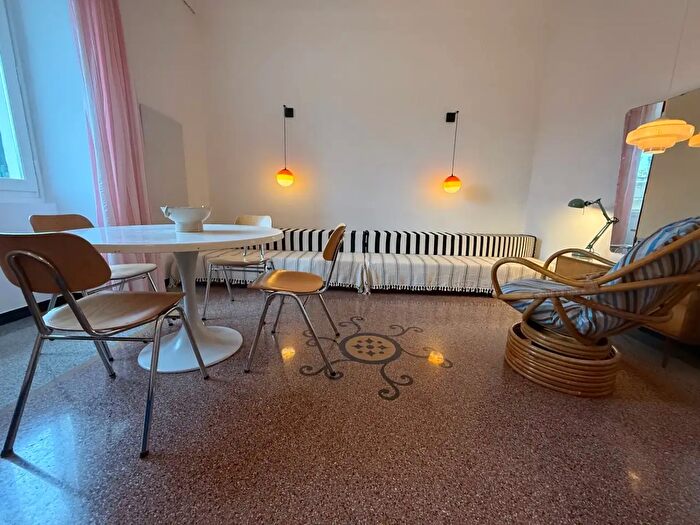 Appartamento con 5 locali in affitto in Via Capraia, Genova