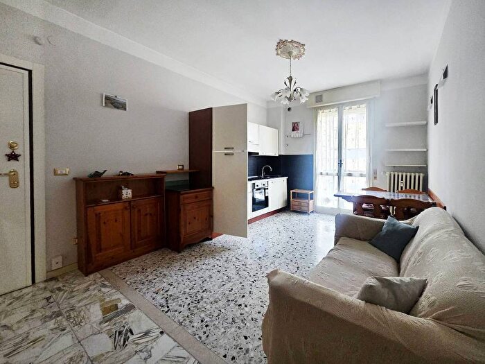 Appartamento trilocale in affitto in Via Emilia Est, Sant'Agnese Università, Modena
