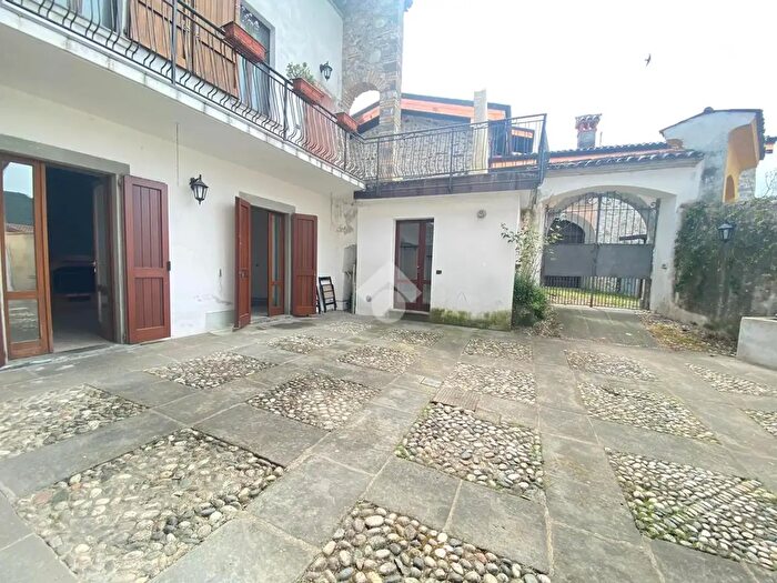 Appartamento bilocale in vendita in Via Maspiano, Sale Marasino